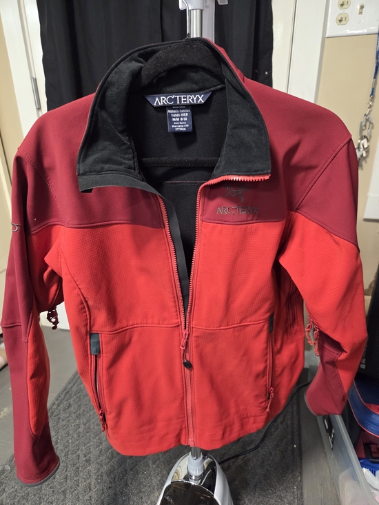Arc'teryx Jackets & Blazers - Arc'teryx Two-Tone Red and Burgundy Performance Softshell Jacket